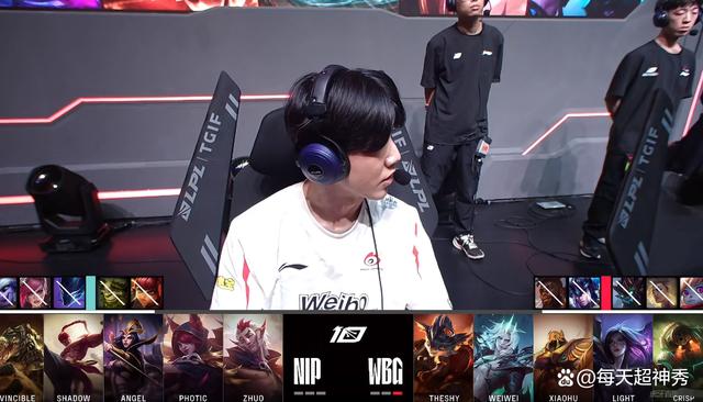 EDG力克CLG,Doinb打出惊人五杀入围赛3:1(上海) EDG力克CLG,Doinb打出惊人五杀入围赛3:1(上海)