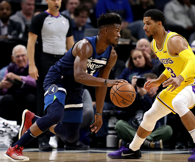 詹皇带队复仇火箭,轻松晋级半决赛 詹皇带队复仇火箭,轻松晋级半决赛