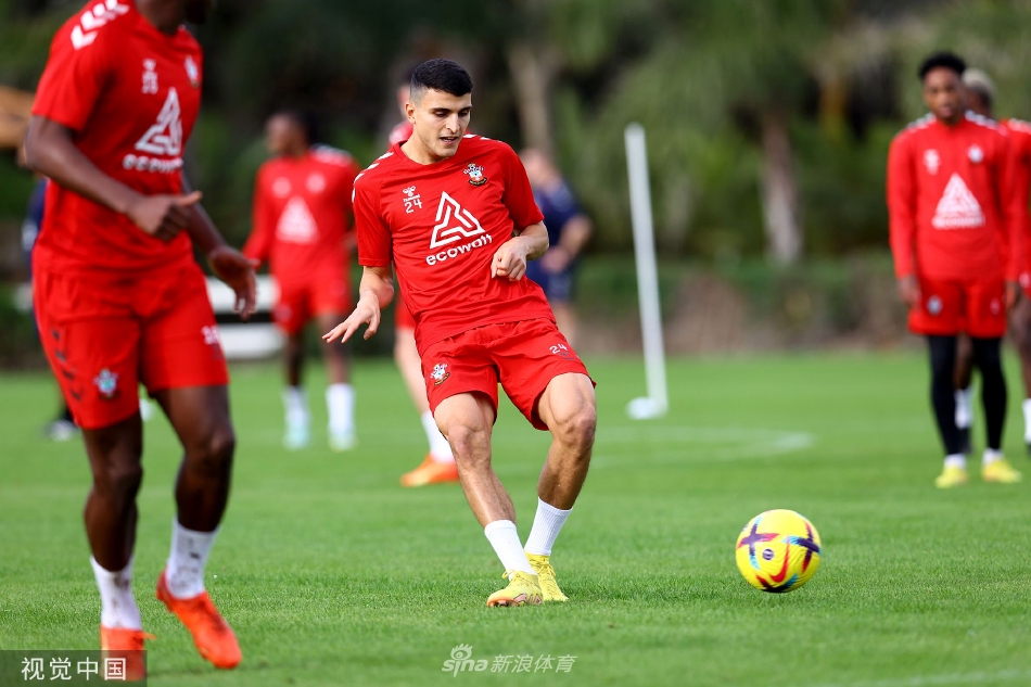 南安普顿球员全面备战,力争夺冠 南安普顿球员全面备战,力争夺冠