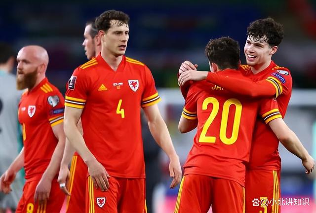 足球狂欢继续,球星们争夺荣誉和胜利的简单介绍 足球狂欢继续,球星们争夺荣誉和胜利的简单介绍