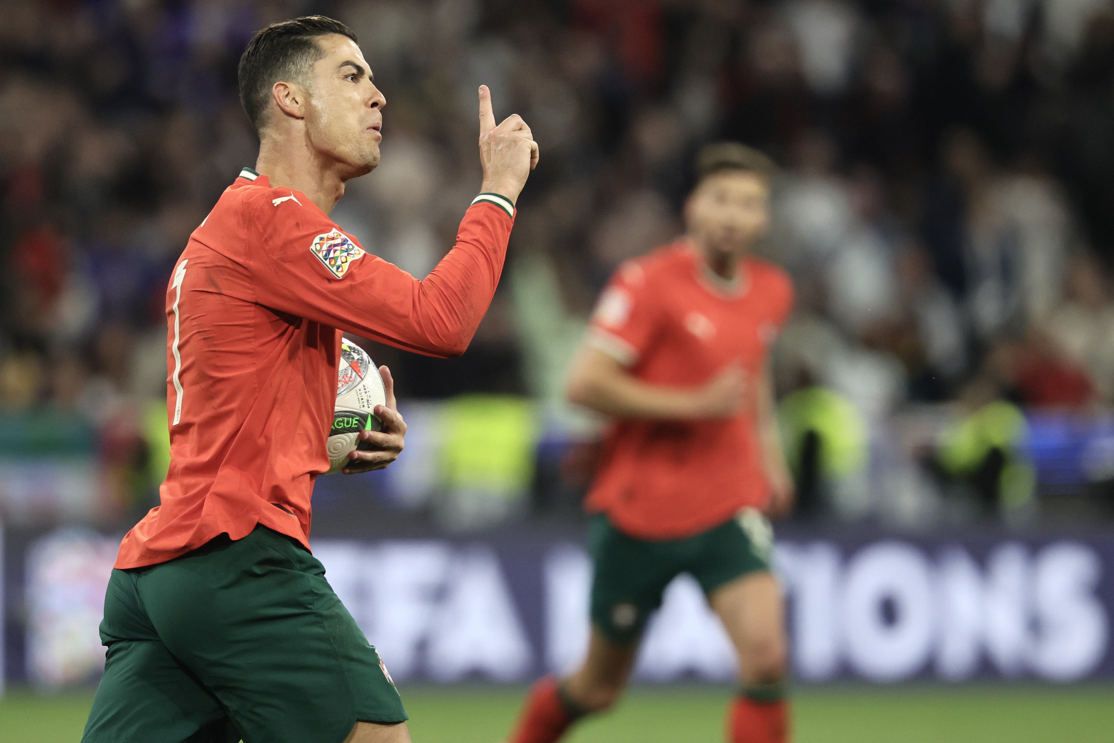 葡萄牙国家队成功晋级，表现稳健