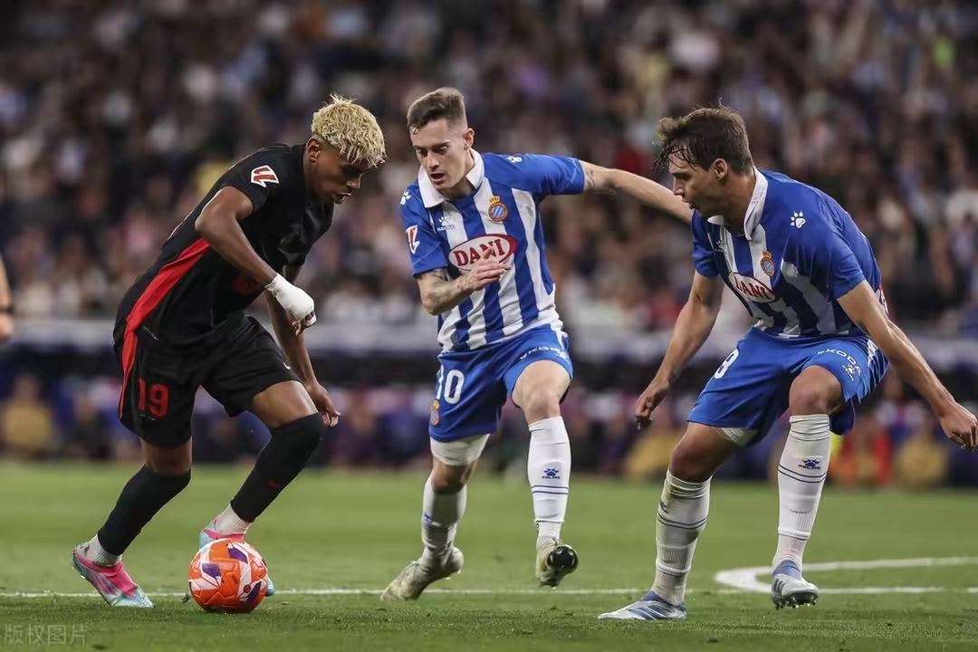 巴塞罗那客场惨败，错失反超对手的机会的简单介绍