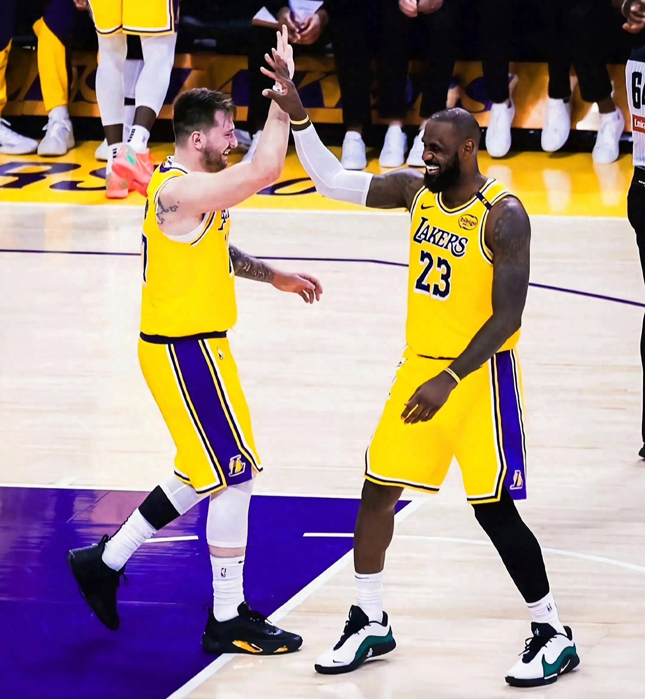 黄蜂遭遇不敌爵士,遭遇三连败的简单介绍 黄蜂遭遇不敌爵士,遭遇三连败的简单介绍