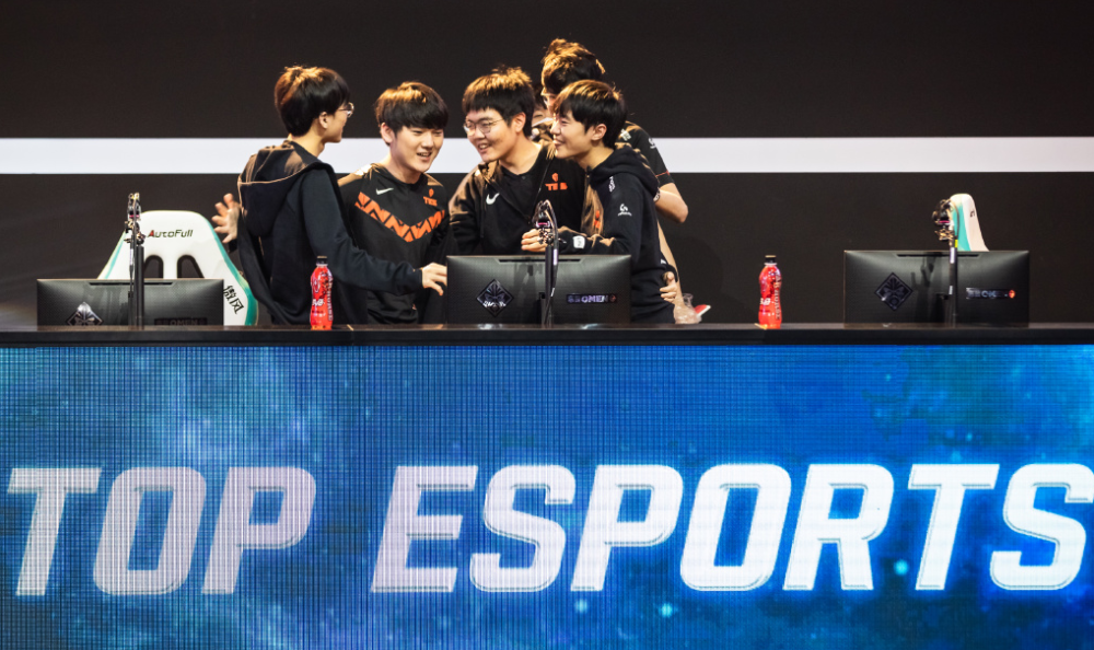 包含DFM轻取FLY,JackeyLove团战一打五宿命之战小组赛,点燃全场激情的词条 包含DFM轻取FLY,JackeyLove团战一打五宿命之战小组赛,点燃全场激情的词条