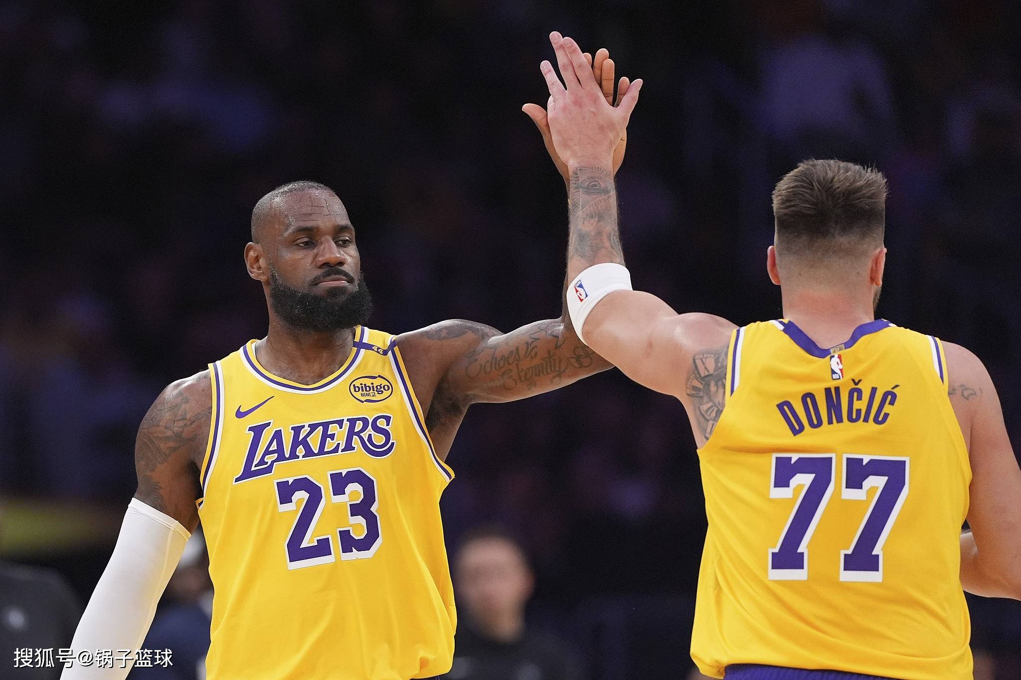 包含湖人翻盘国王,詹姆斯关键制胜的词条 包含湖人翻盘国王,詹姆斯关键制胜的词条