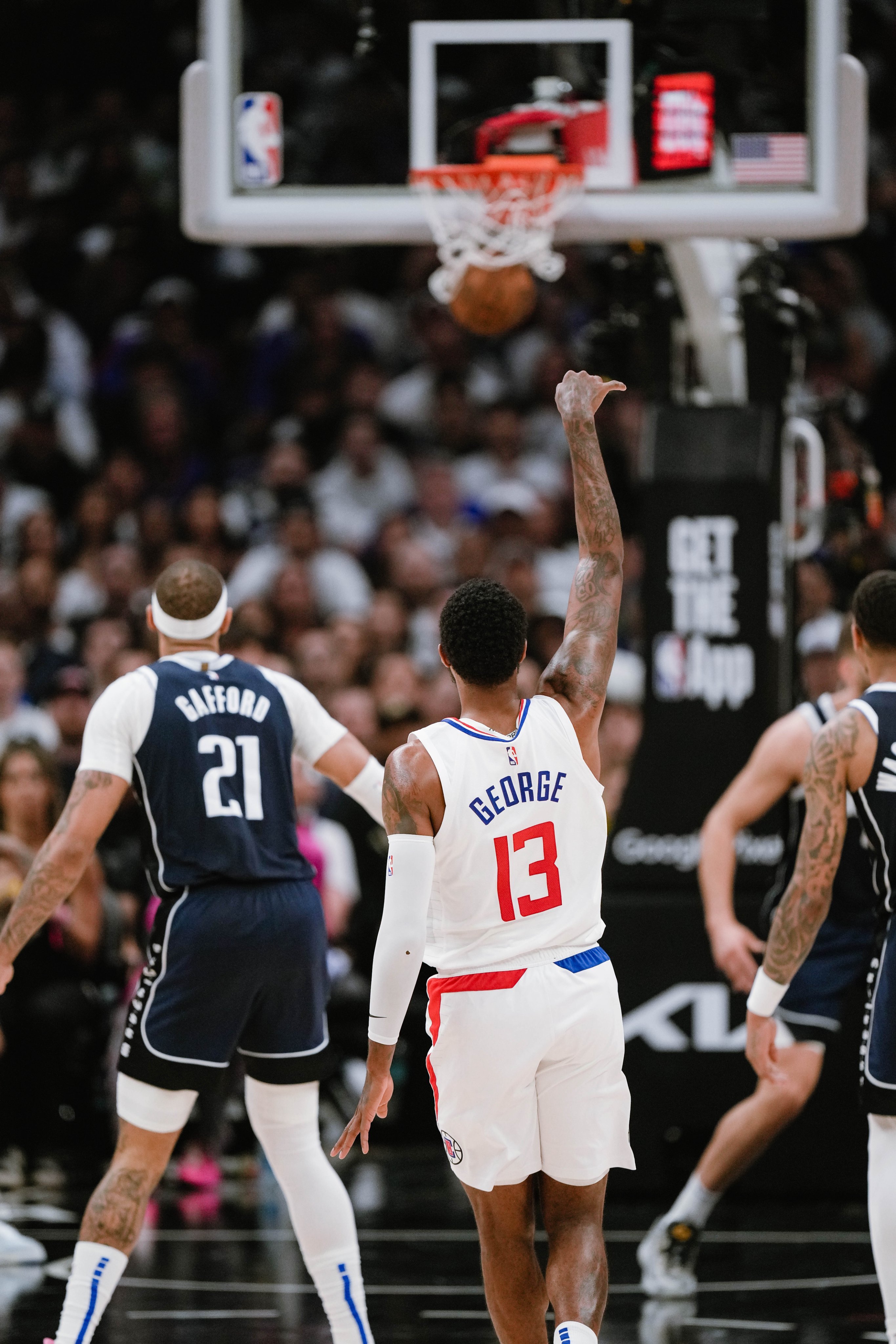 关于独行侠碾压凯尔特人，东契奇高光表现的信息