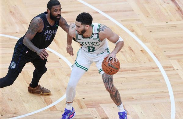 关于独行侠碾压凯尔特人，东契奇高光表现的信息